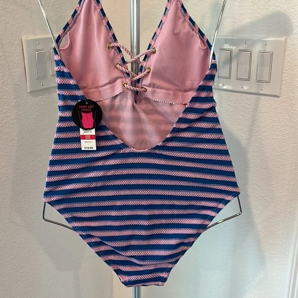 NWT one piece swimsuit size small - Picture 3 of 5